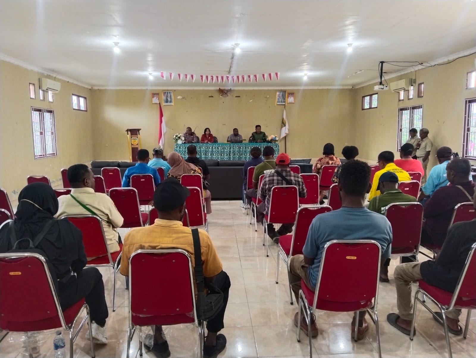 Perkokoh Sinergitas, Danramil Kuala Kencana Hadiri Tatap Muka Bersama Pejabat Distrik