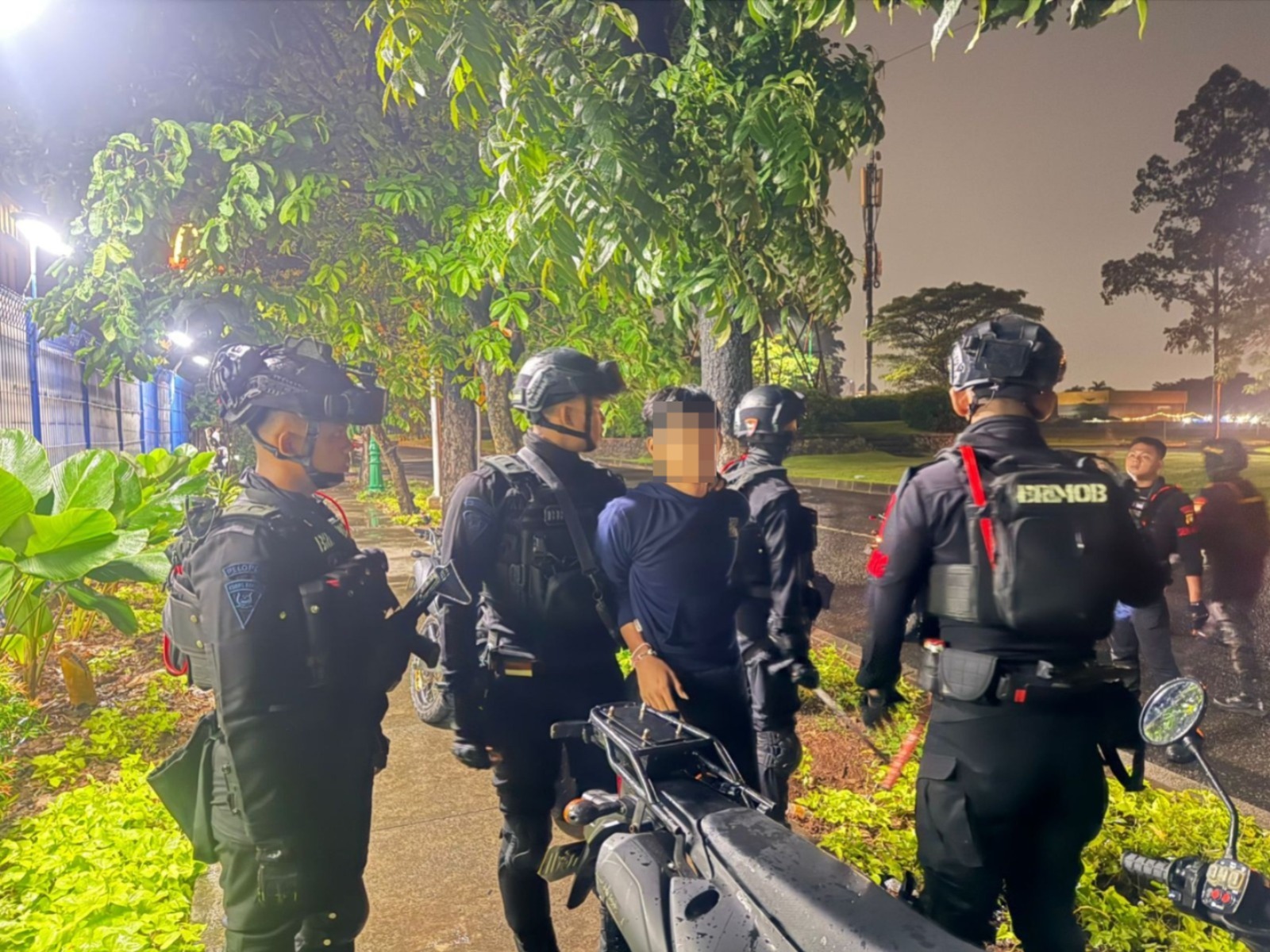 Brimob Polda Metro Gagalkan Tawuran di Cikarang