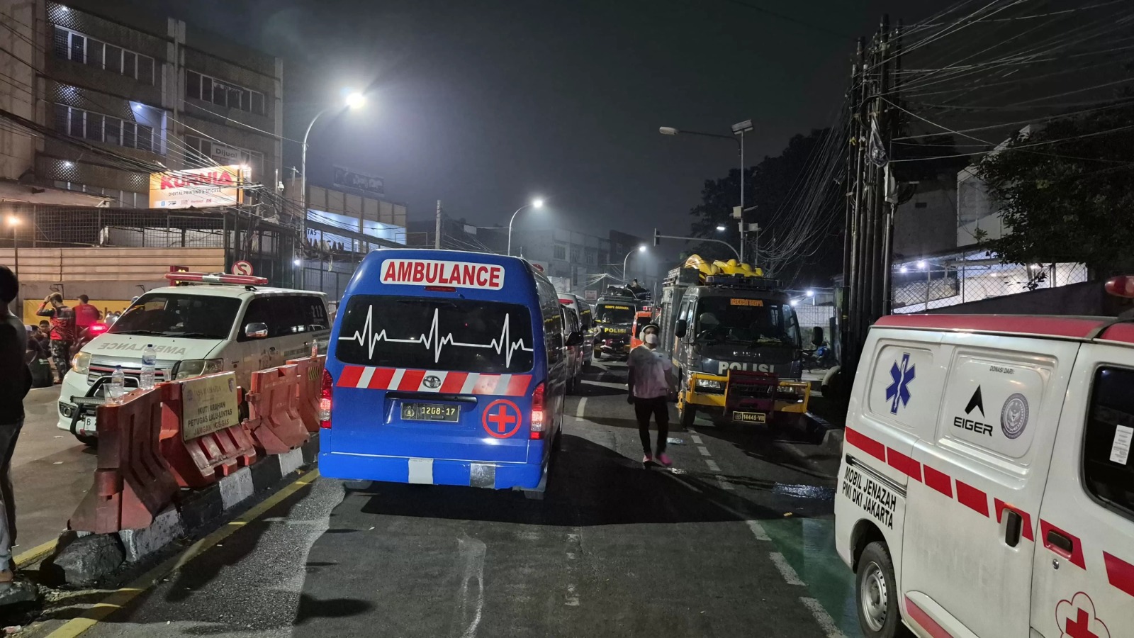 Polisi Tutup Jalan Djuanda Bekasi, Prioritaskan Evakuasi Korban Kecelakaan Kereta Di Stasiun Bekasi Timur