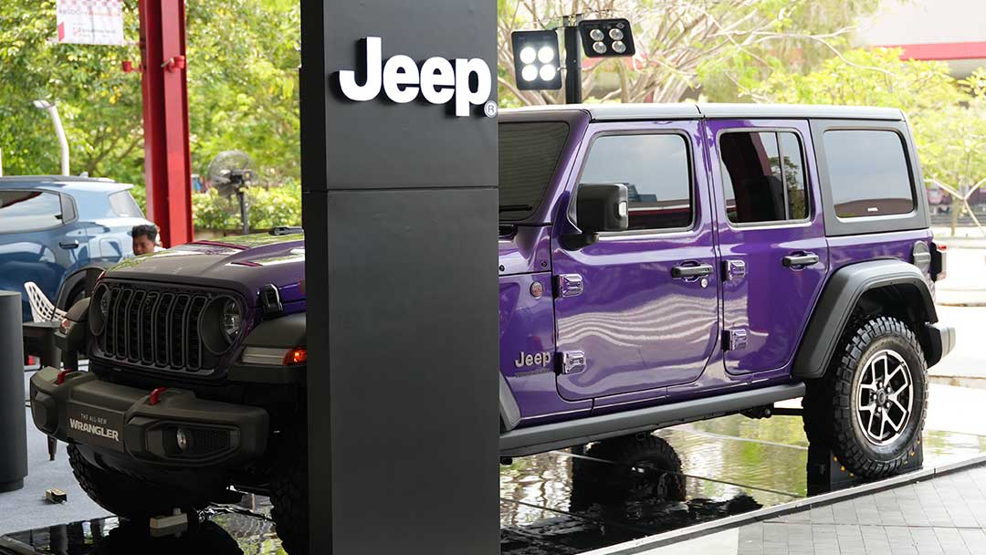Rayakan 4×4 Day, Jeep Indonesia Luncurkan Wrangler dan Gladiator dengan Warna Langka ‘Reign’