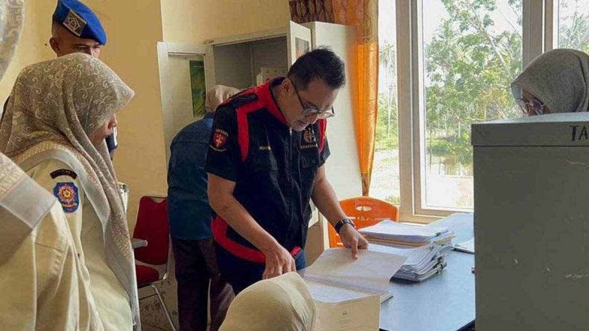 Kejari Bireuen Geledah Kantor Satpol PP dan WH terkait Dugaan Korupsi Anggaran