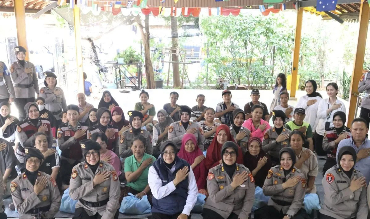 Sambut Hari Kartini, Polwan Polda Metro Gelar Kegiatan Edukasi dan Baksos
