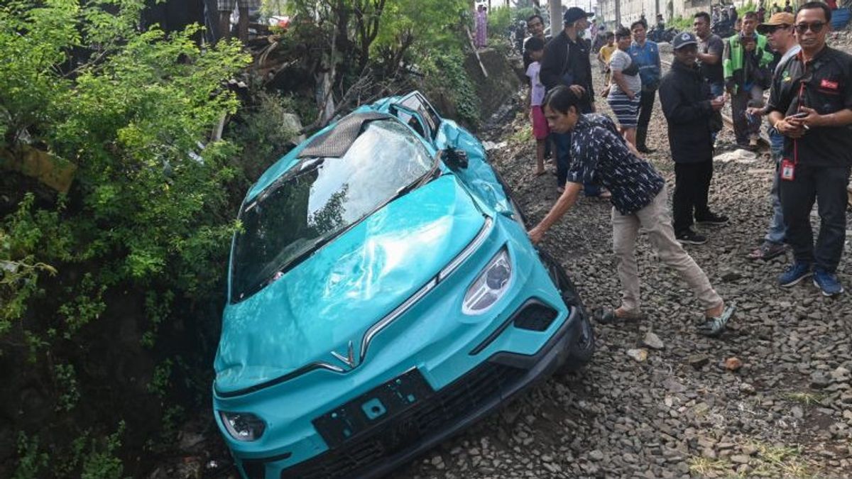 Kerap Bikin Masalah, DPR Dukung Kemenhub Evaluasi Taksi Green SM Buntut Tabrakan Kereta