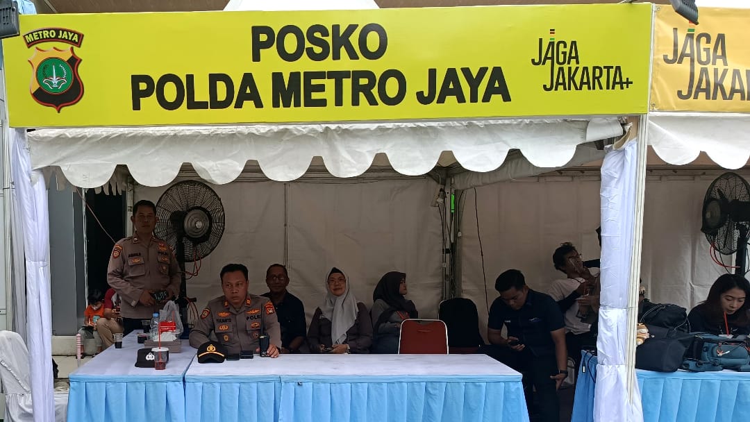 Polisi Siaga di RSUD Bekasi, Pastikan Korban Tabrakan Kereta Dapat Penanganan Maksimal