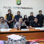 Ditpolairud Polda Metro Jaya Salurkan Bantuan Kursi Roda kepada Warga Pesisir di Muara Angke