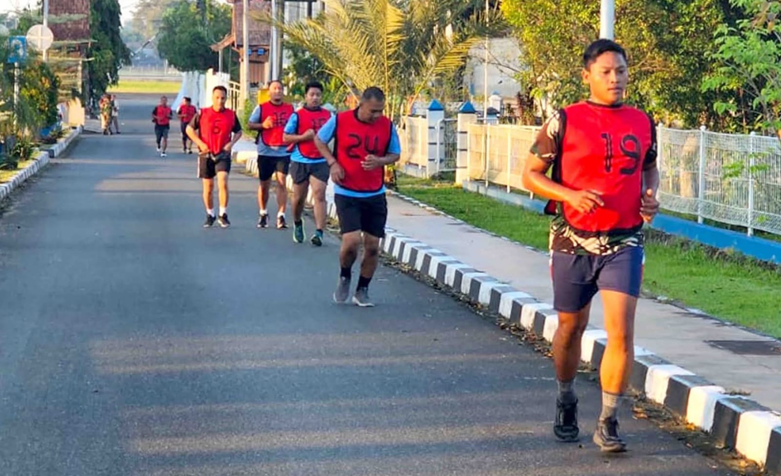 Di Balik Keringat dan Tekad, Personel Lanud Sjamsudin Noor Jalani Tes Kesamaptaan Demi Kenaikan Pangkat