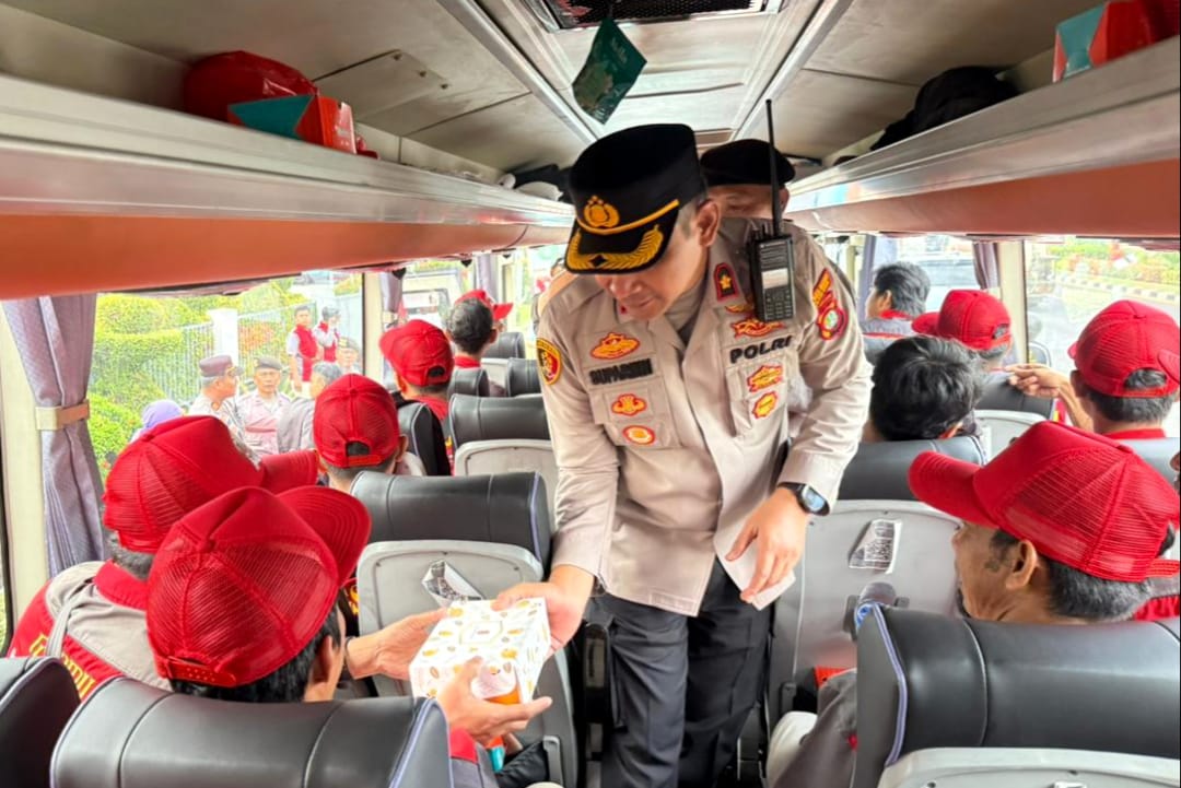 Ratusan Massa GSPMII Berangkat ke Monas, Pengamanan Humanis Polisi Jaga Situasi Kondusif