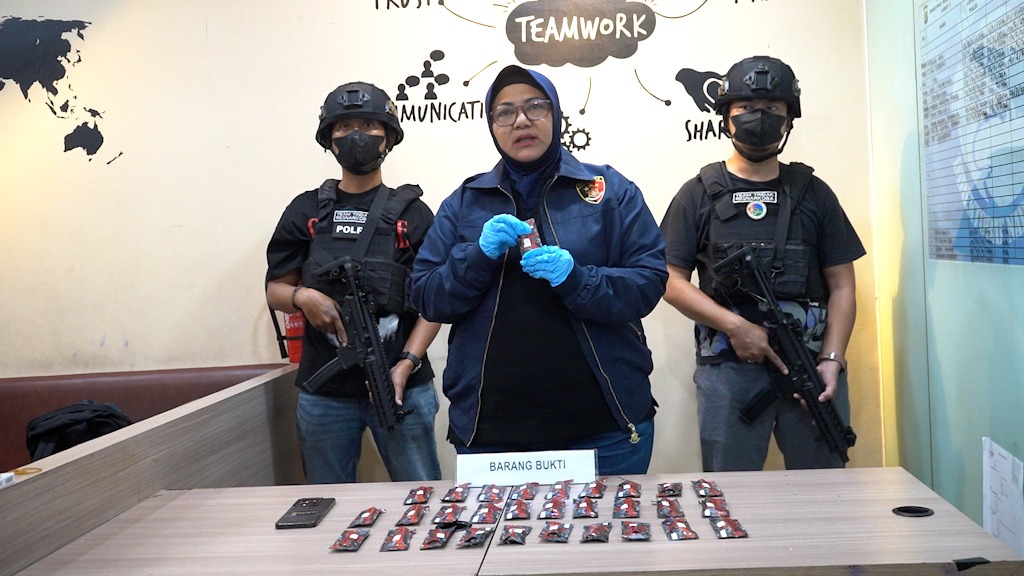 Polda Metro Jaya Menggagalkan Pendistribusian 30 Pcs Narkotika Etomidate di Jakarta Barat, 1 Orang Diamankan