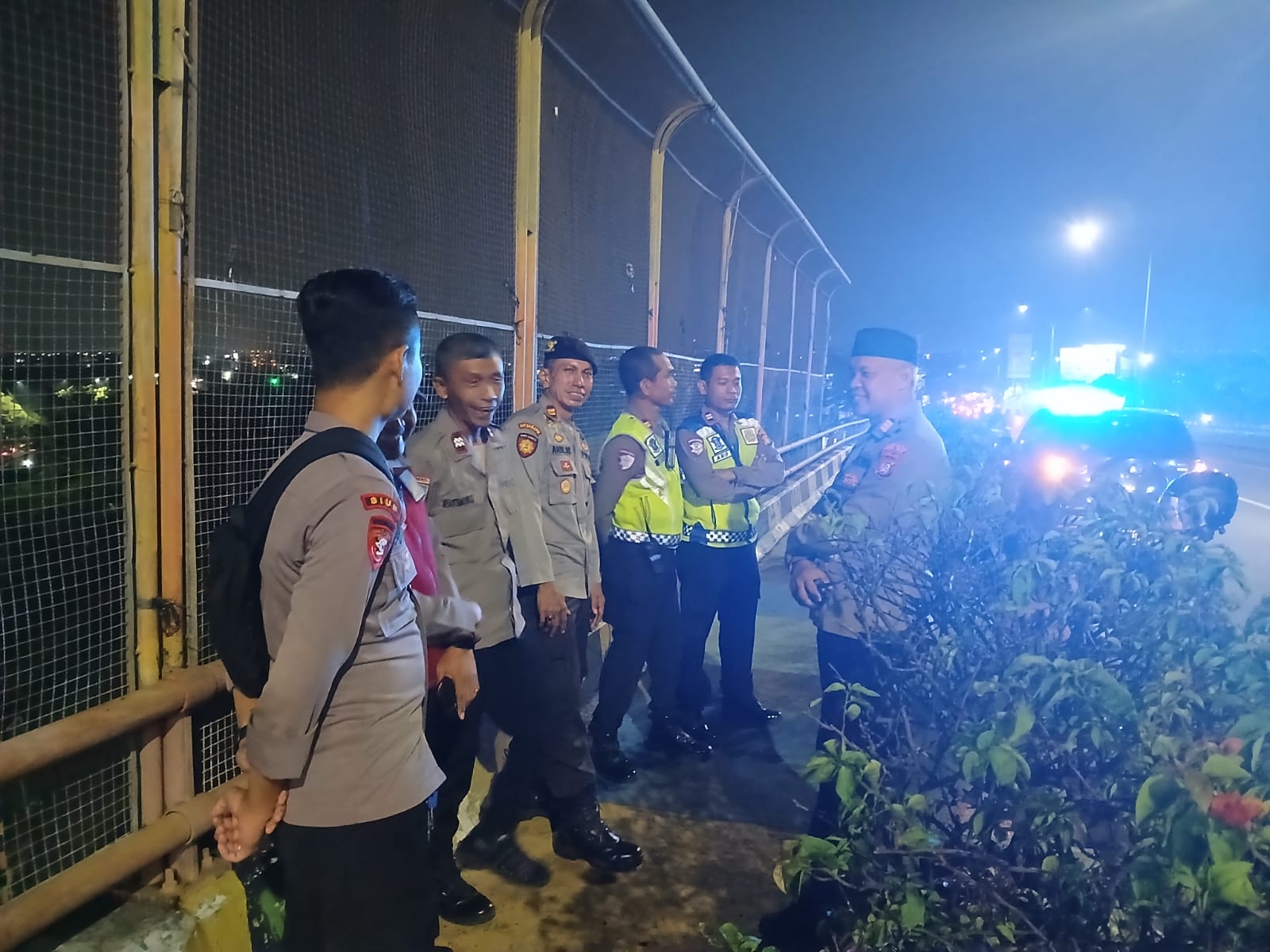 Kapolsek Bekasi Barat Pimpin Pelayanan Pengamanan Malam Takbir Idul Adha 2026